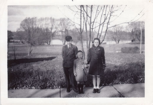 Dad and sisters Moira and Sheilagh